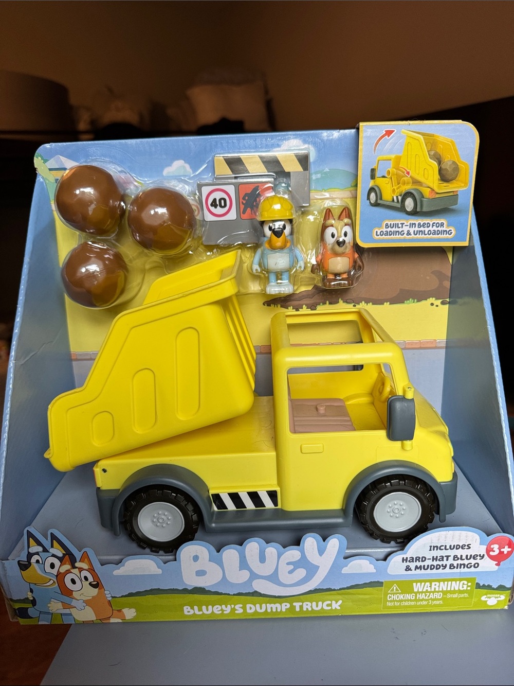 Bluey Yellow Dump Truck Toy with Hard-Hat Bluey & Muddy Bingo